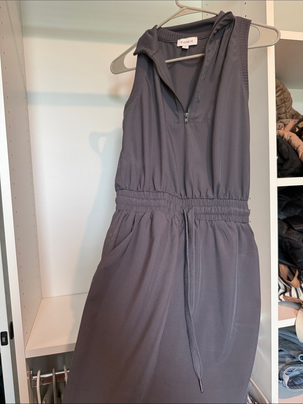 Evereve Sleeveless Dress in Charcoal Gray